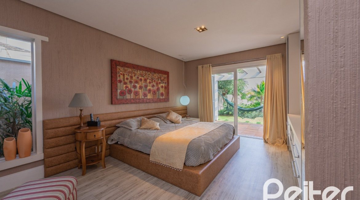 Casa em Condomínio à venda com 460m², 3 dormitórios, 3 suítes, 6 vagas, no bairro Terra Ville em PORTO ALEGRE