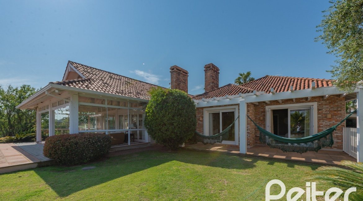 Casa em Condomínio à venda com 460m², 3 dormitórios, 3 suítes, 6 vagas, no bairro Terra Ville em PORTO ALEGRE