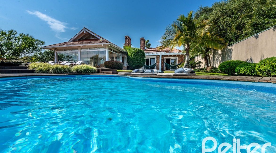 Casa em Condomínio à venda com 460m², 3 dormitórios, 3 suítes, 6 vagas, no bairro Terra Ville em PORTO ALEGRE