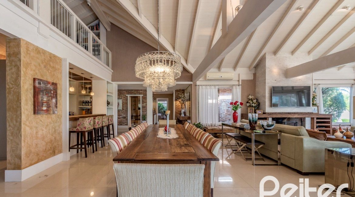 Casa em Condomínio à venda com 460m², 3 dormitórios, 3 suítes, 6 vagas, no bairro Terra Ville em PORTO ALEGRE