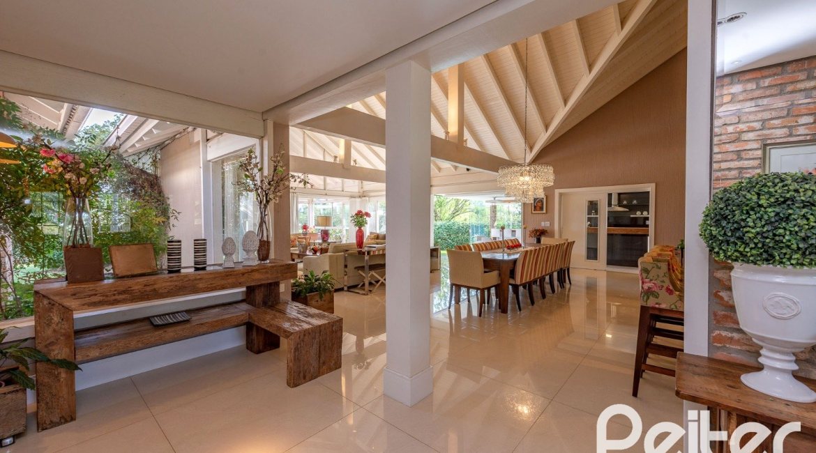 Casa em Condomínio à venda com 460m², 3 dormitórios, 3 suítes, 6 vagas, no bairro Terra Ville em PORTO ALEGRE