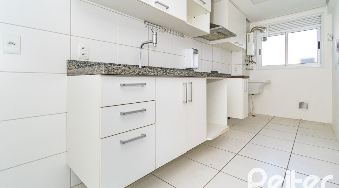 Apartamento à venda com 82m², 3 dormitórios, 1 suíte, 2 vagas, no bairro Tristeza em PORTO ALEGRE