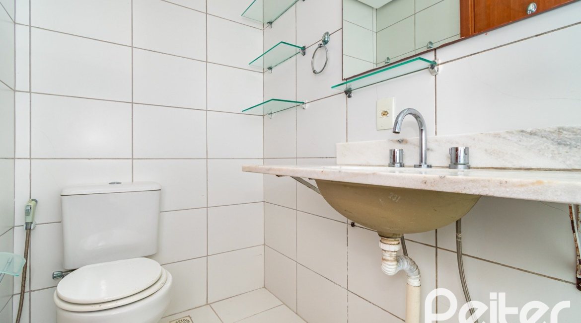 Apartamento à venda com 82m², 3 dormitórios, 1 suíte, 2 vagas, no bairro Tristeza em PORTO ALEGRE