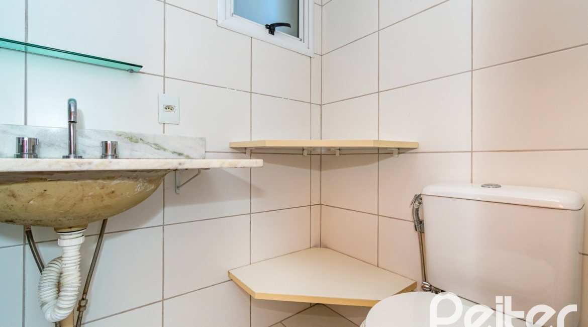 Apartamento à venda com 82m², 3 dormitórios, 1 suíte, 2 vagas, no bairro Tristeza em PORTO ALEGRE