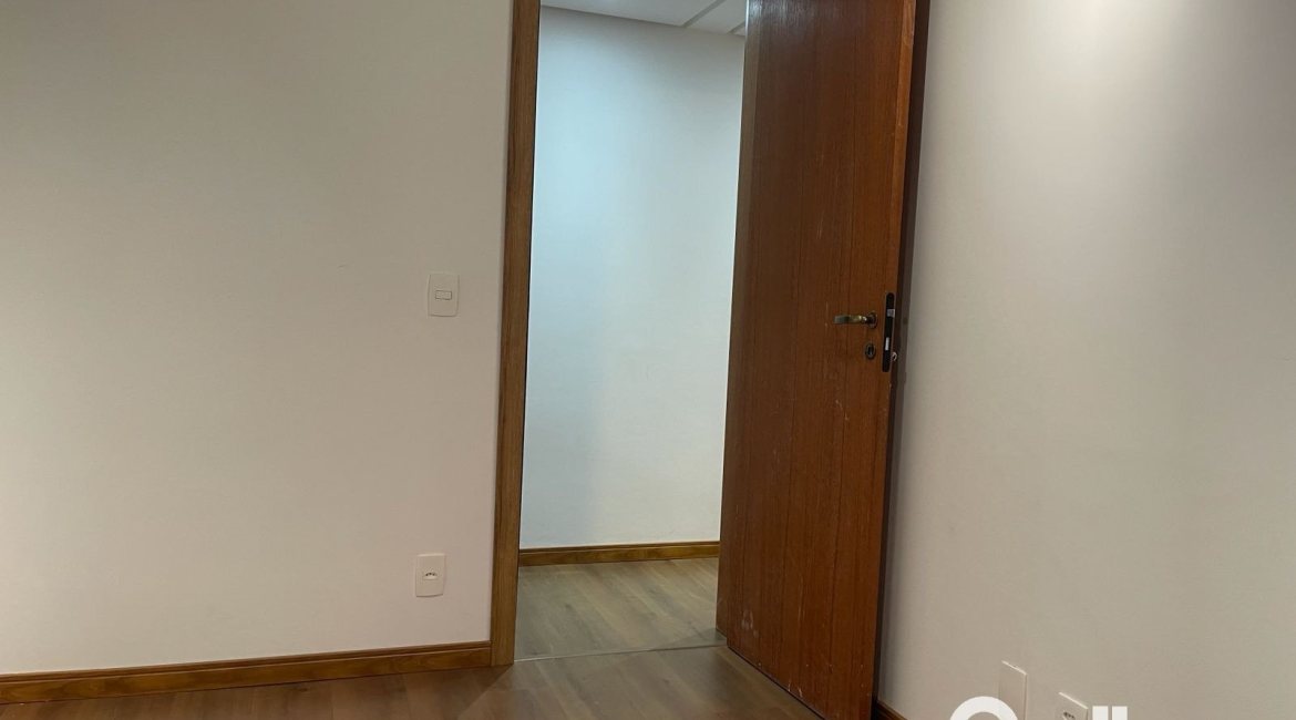 Apartamento à venda com 82m², 3 dormitórios, 1 suíte, 2 vagas, no bairro Tristeza em PORTO ALEGRE