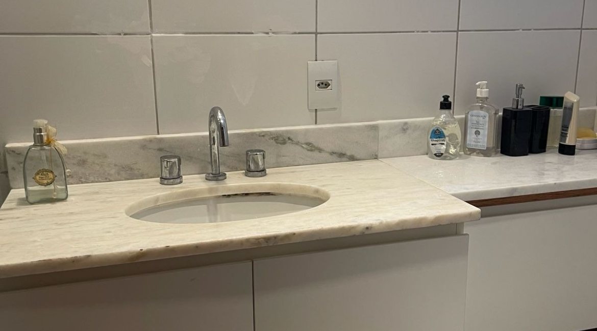 Apartamento à venda com 82m², 3 dormitórios, 1 suíte, 2 vagas, no bairro Tristeza em PORTO ALEGRE