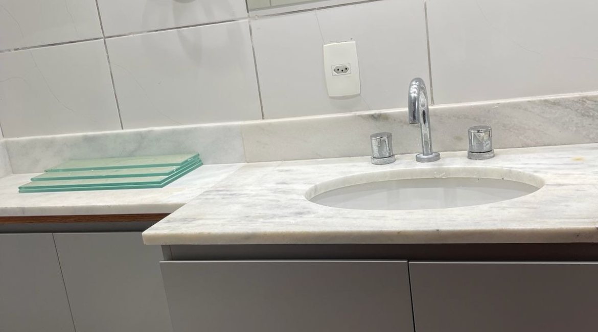 Apartamento à venda com 82m², 3 dormitórios, 1 suíte, 2 vagas, no bairro Tristeza em PORTO ALEGRE