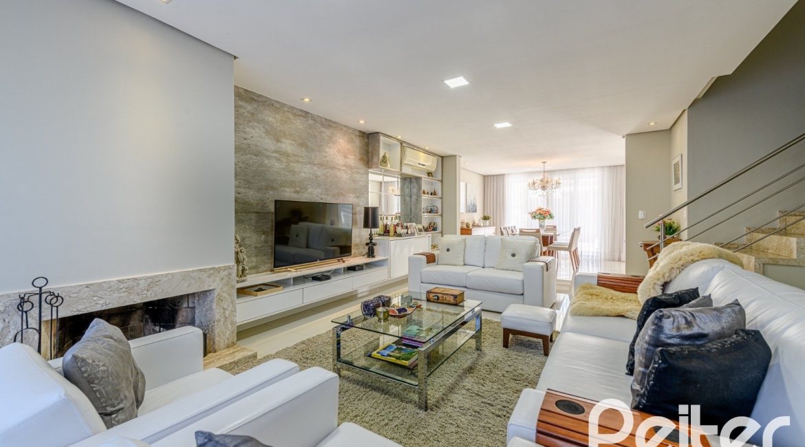 Casa à venda com 301m², 4 dormitórios, 1 suíte, 3 vagas, no bairro Ipanema em Porto Alegre