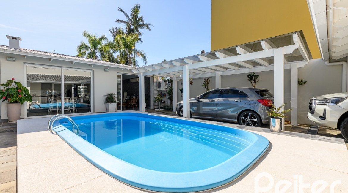 Casa à venda com 301m², 4 dormitórios, 1 suíte, 3 vagas, no bairro Ipanema em Porto Alegre