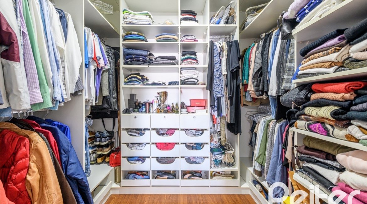 Casa à venda com 301m², 4 dormitórios, 1 suíte, 3 vagas, no bairro Ipanema em Porto Alegre