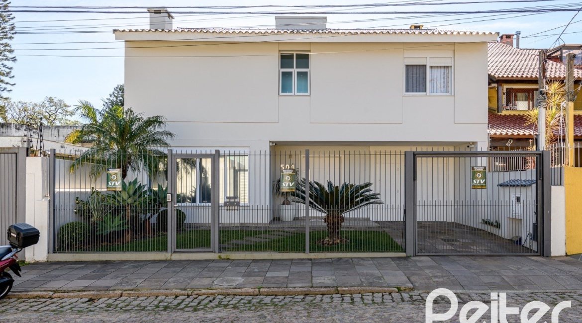 Casa à venda com 301m², 4 dormitórios, 1 suíte, 3 vagas, no bairro Ipanema em Porto Alegre