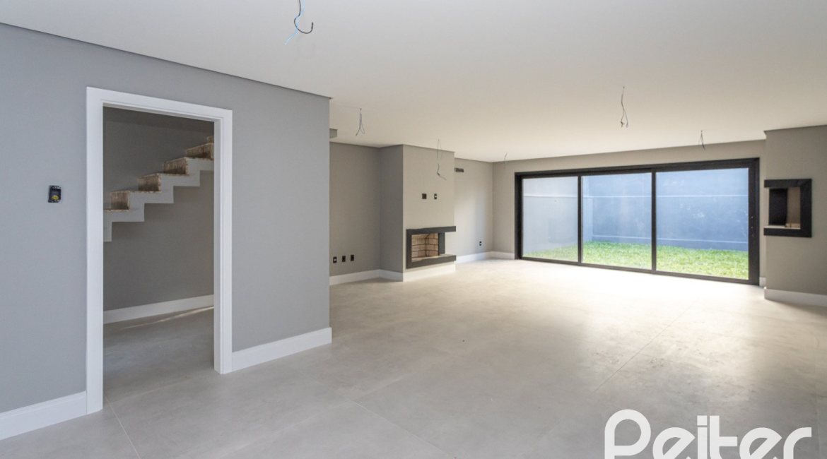 Casa à venda com 177m², 3 dormitórios, 3 suítes, 4 vagas, no bairro Tristeza em Porto Alegre