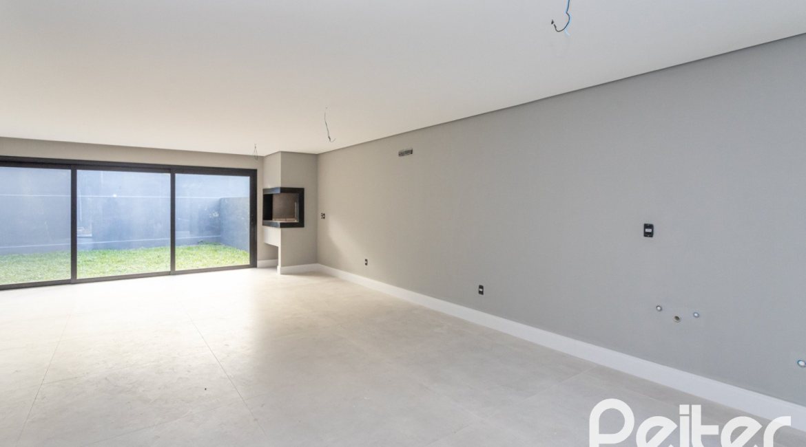 Casa à venda com 177m², 3 dormitórios, 3 suítes, 4 vagas, no bairro Tristeza em Porto Alegre