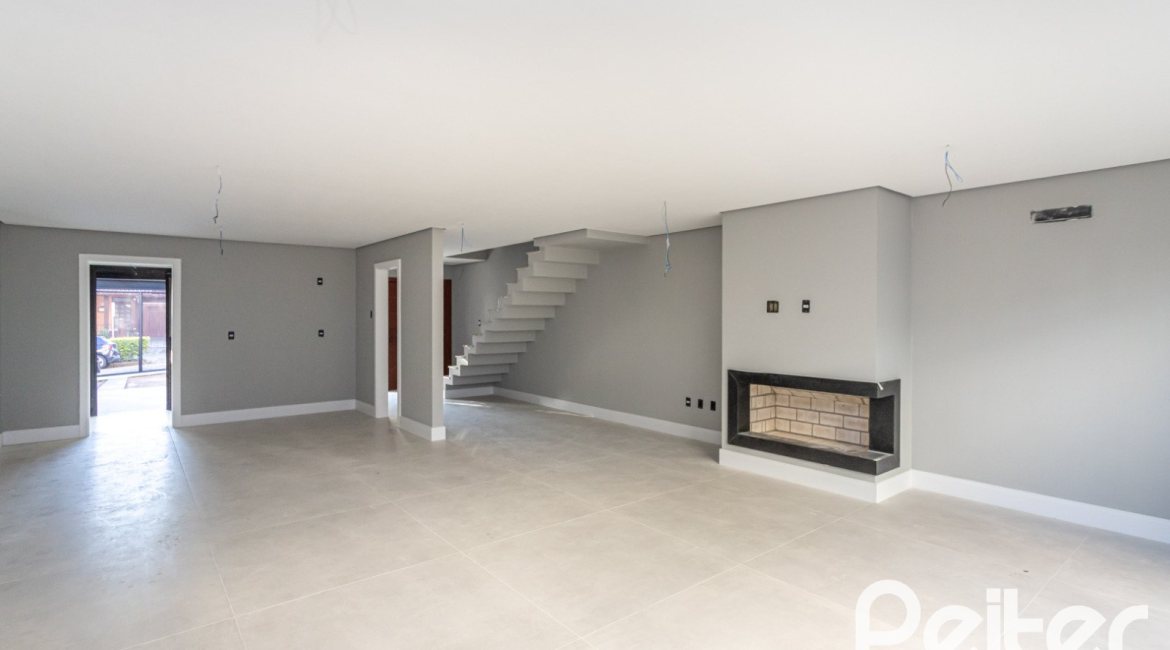 Casa à venda com 177m², 3 dormitórios, 3 suítes, 4 vagas, no bairro Tristeza em Porto Alegre