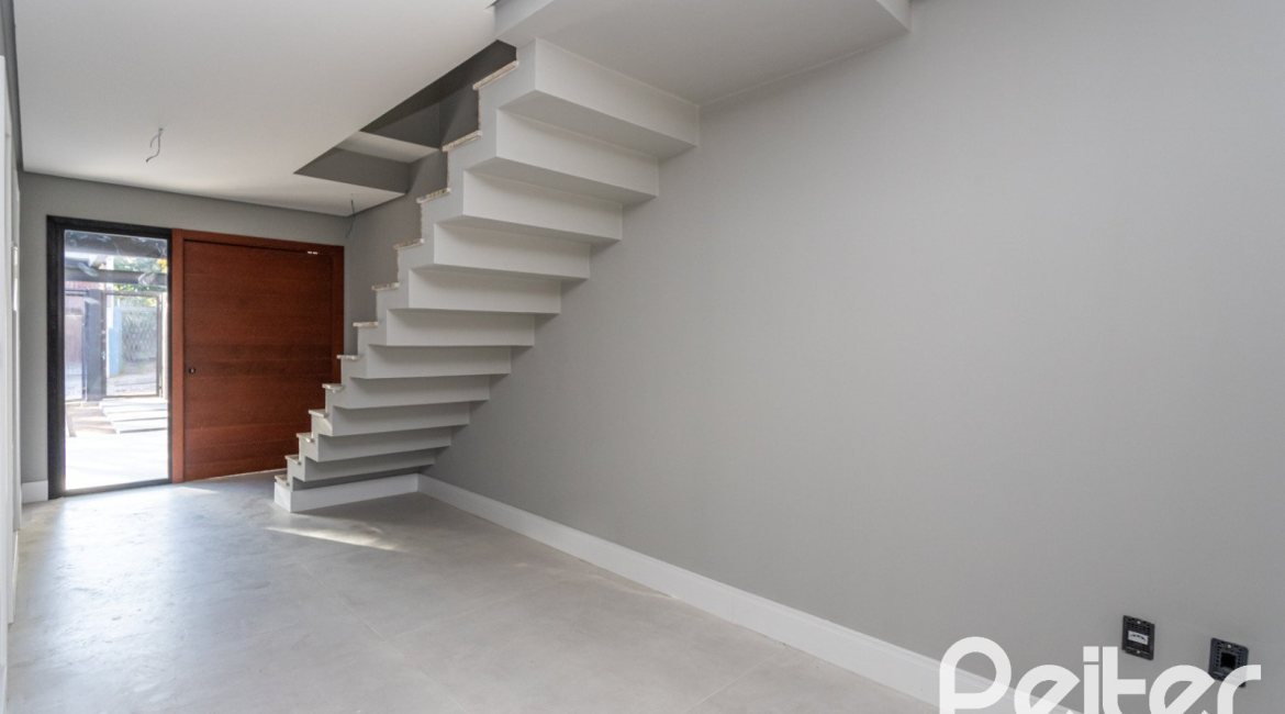 Casa à venda com 177m², 3 dormitórios, 3 suítes, 4 vagas, no bairro Tristeza em Porto Alegre