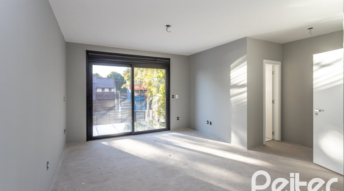 Casa à venda com 177m², 3 dormitórios, 3 suítes, 4 vagas, no bairro Tristeza em Porto Alegre