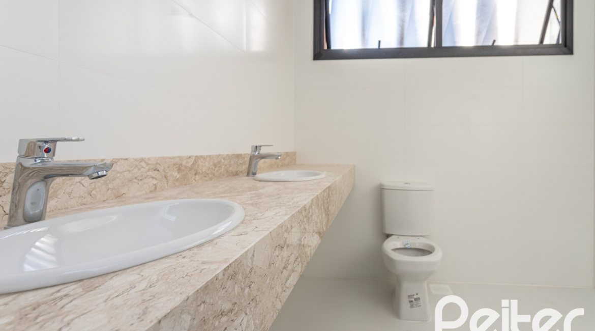 Casa à venda com 177m², 3 dormitórios, 3 suítes, 4 vagas, no bairro Tristeza em Porto Alegre