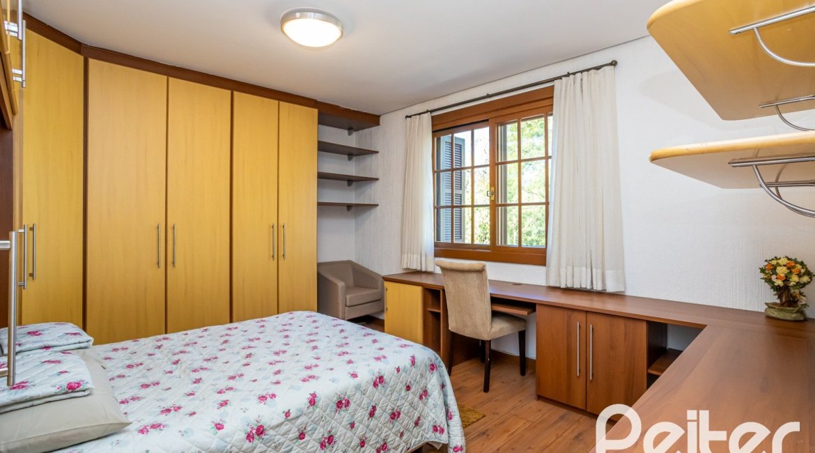 Casa em Condomínio à venda com 384m², 3 dormitórios, 3 suítes, 4 vagas, no bairro Terra Ville em PORTO ALEGRE