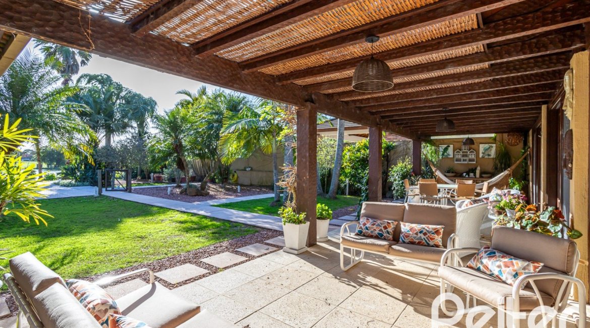 Casa em Condomínio à venda com 384m², 3 dormitórios, 3 suítes, 4 vagas, no bairro Terra Ville em PORTO ALEGRE