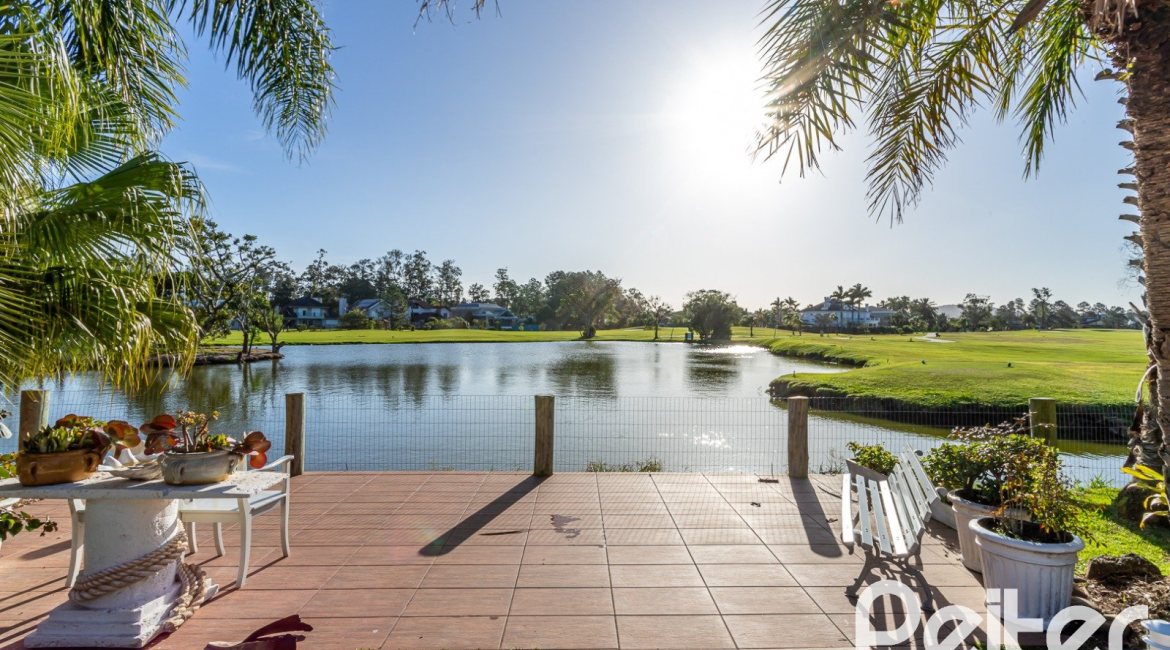 Casa em Condomínio à venda com 384m², 3 dormitórios, 3 suítes, 4 vagas, no bairro Terra Ville em PORTO ALEGRE