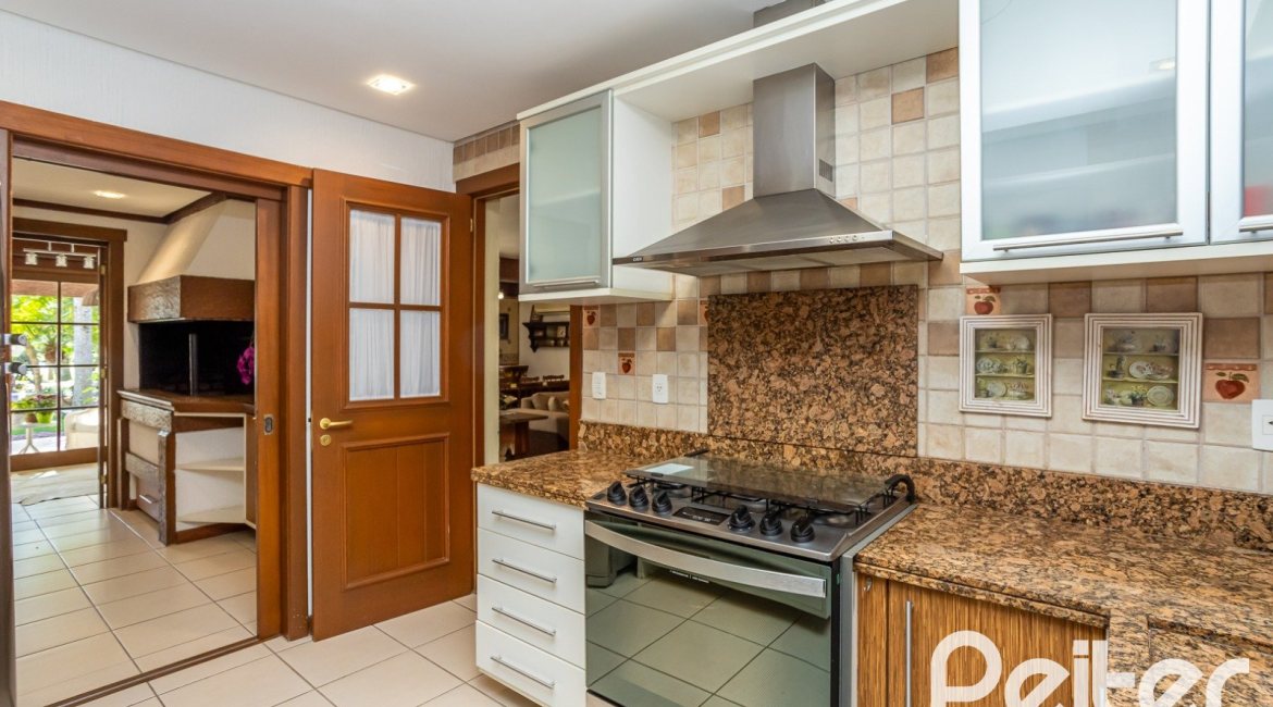 Casa em Condomínio à venda com 384m², 3 dormitórios, 3 suítes, 4 vagas, no bairro Terra Ville em PORTO ALEGRE