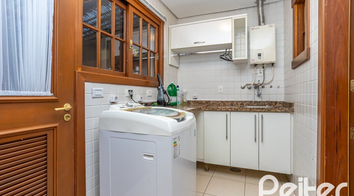 Casa em Condomínio à venda com 384m², 3 dormitórios, 3 suítes, 4 vagas, no bairro Terra Ville em PORTO ALEGRE