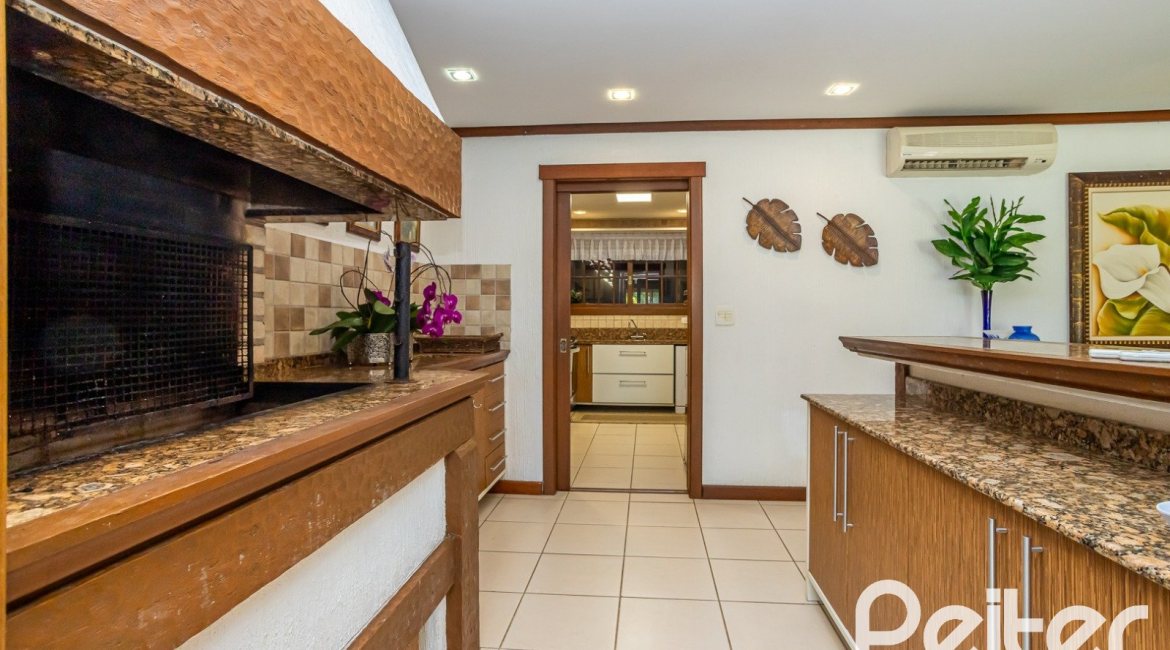 Casa em Condomínio à venda com 384m², 3 dormitórios, 3 suítes, 4 vagas, no bairro Terra Ville em PORTO ALEGRE