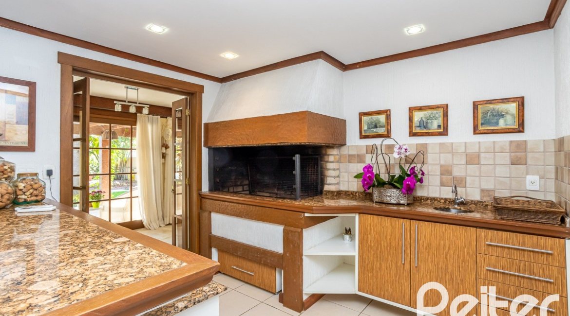 Casa em Condomínio à venda com 384m², 3 dormitórios, 3 suítes, 4 vagas, no bairro Terra Ville em PORTO ALEGRE