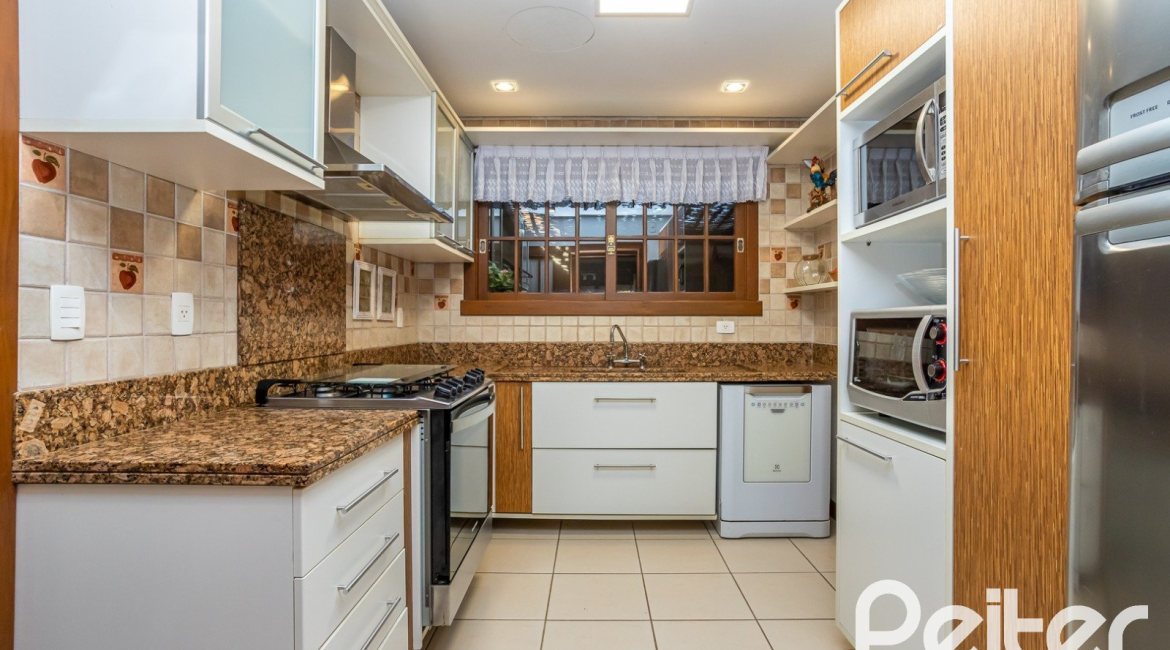 Casa em Condomínio à venda com 384m², 3 dormitórios, 3 suítes, 4 vagas, no bairro Terra Ville em PORTO ALEGRE