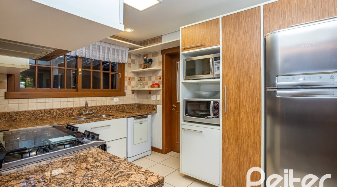 Casa em Condomínio à venda com 384m², 3 dormitórios, 3 suítes, 4 vagas, no bairro Terra Ville em PORTO ALEGRE