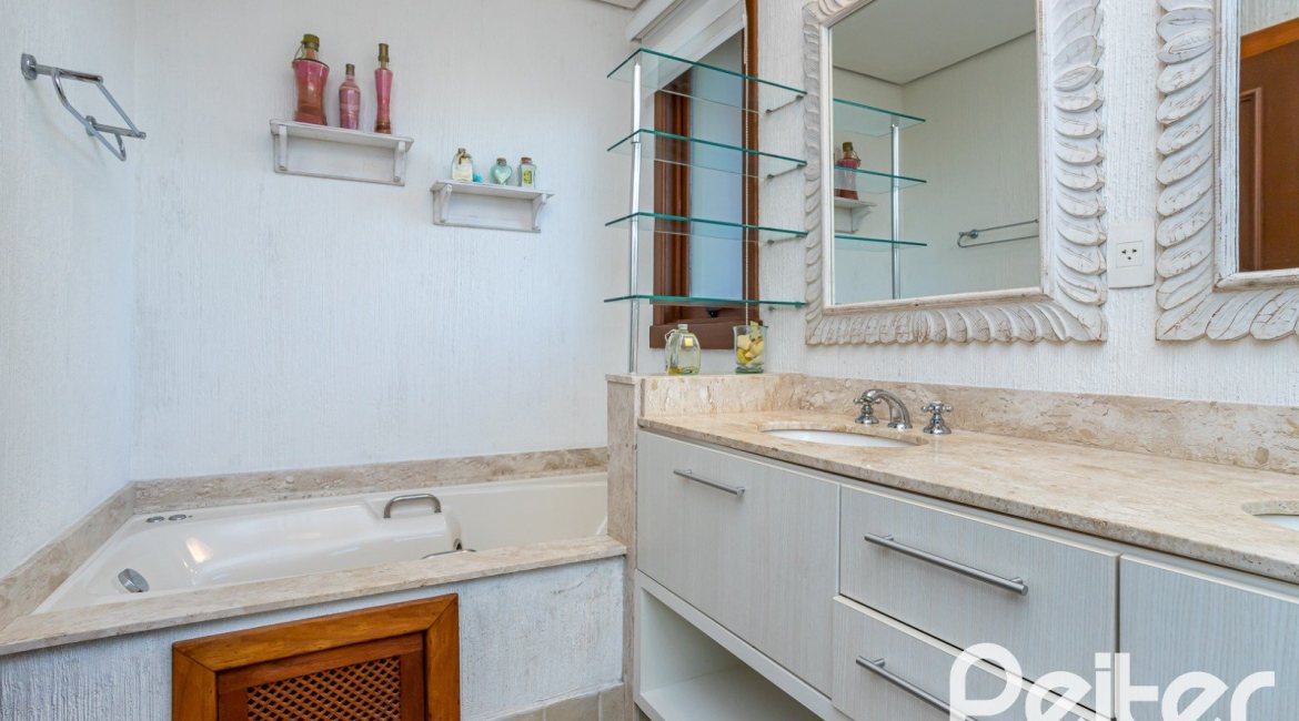 Casa em Condomínio à venda com 384m², 3 dormitórios, 3 suítes, 4 vagas, no bairro Terra Ville em PORTO ALEGRE