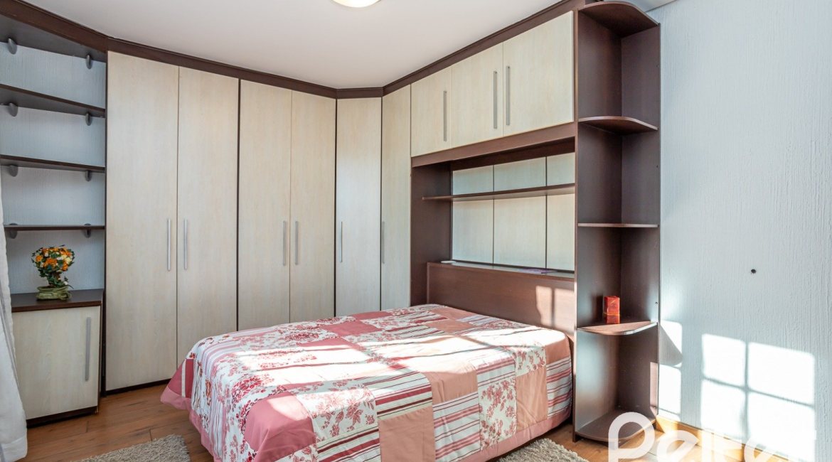 Casa em Condomínio à venda com 384m², 3 dormitórios, 3 suítes, 4 vagas, no bairro Terra Ville em PORTO ALEGRE