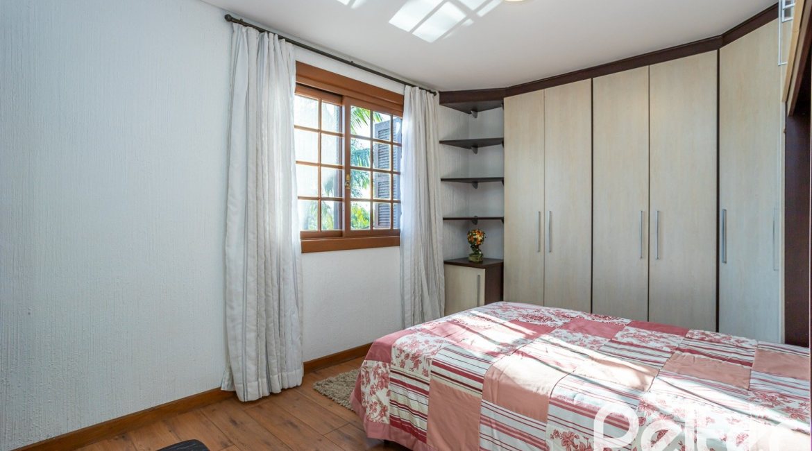 Casa em Condomínio à venda com 384m², 3 dormitórios, 3 suítes, 4 vagas, no bairro Terra Ville em PORTO ALEGRE