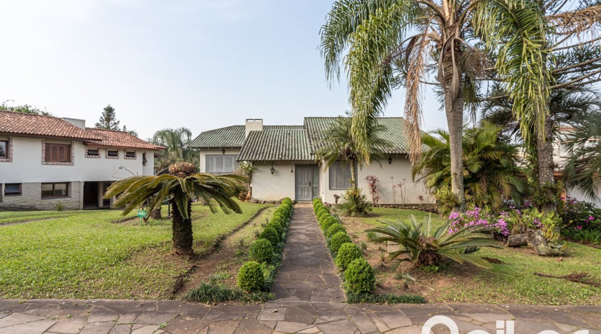 Casa em Condomínio à venda com 450m², 3 dormitórios, 1 suíte, 6 vagas, no bairro Cavalhada em PORTO ALEGRE