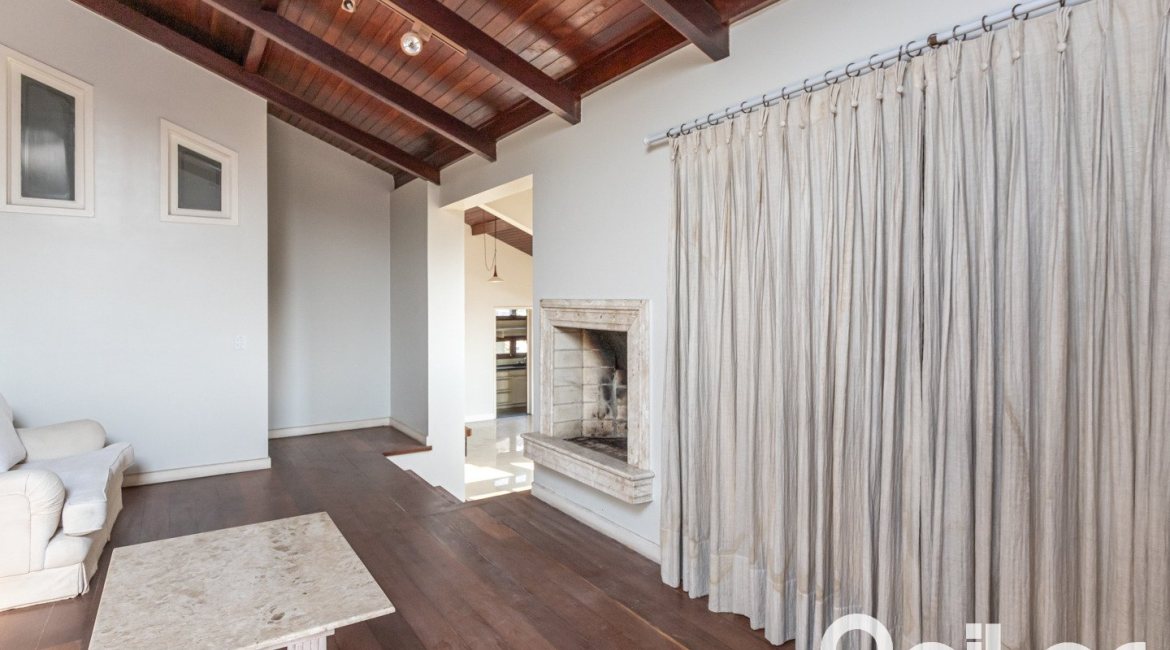 Casa em Condomínio à venda com 450m², 3 dormitórios, 1 suíte, 6 vagas, no bairro Cavalhada em PORTO ALEGRE