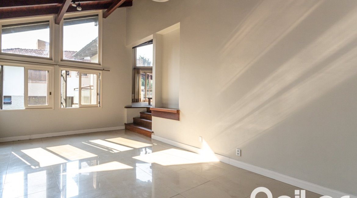 Casa em Condomínio à venda com 450m², 3 dormitórios, 1 suíte, 6 vagas, no bairro Cavalhada em PORTO ALEGRE