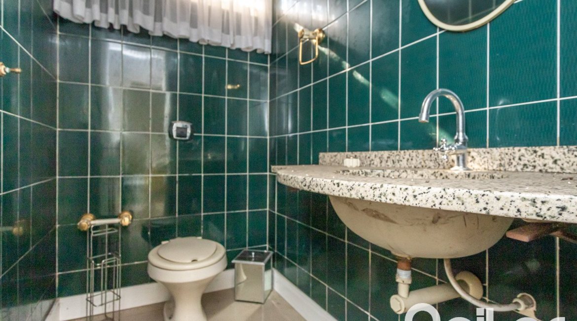 Casa em Condomínio à venda com 450m², 3 dormitórios, 1 suíte, 6 vagas, no bairro Cavalhada em PORTO ALEGRE