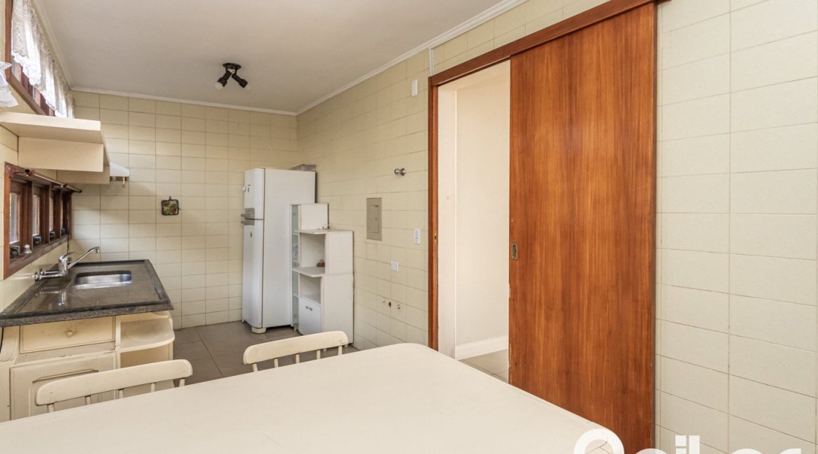 Casa em Condomínio à venda com 450m², 3 dormitórios, 1 suíte, 6 vagas, no bairro Cavalhada em PORTO ALEGRE