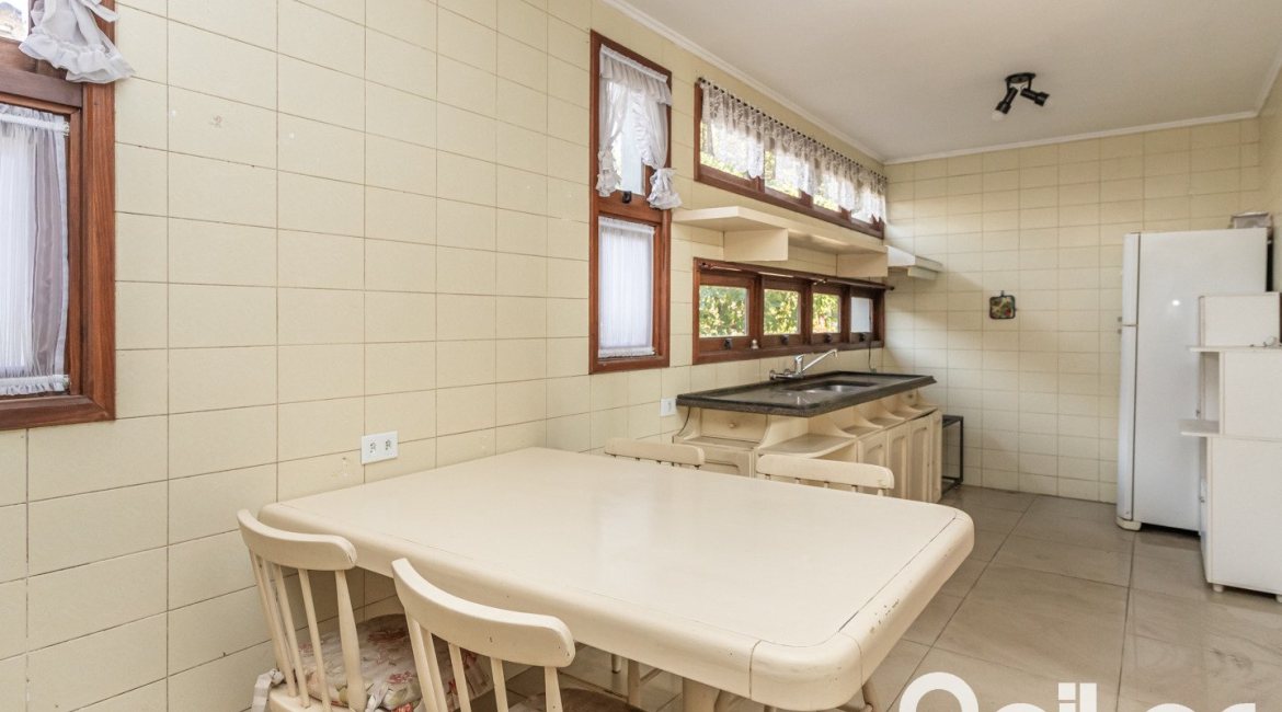 Casa em Condomínio à venda com 450m², 3 dormitórios, 1 suíte, 6 vagas, no bairro Cavalhada em PORTO ALEGRE