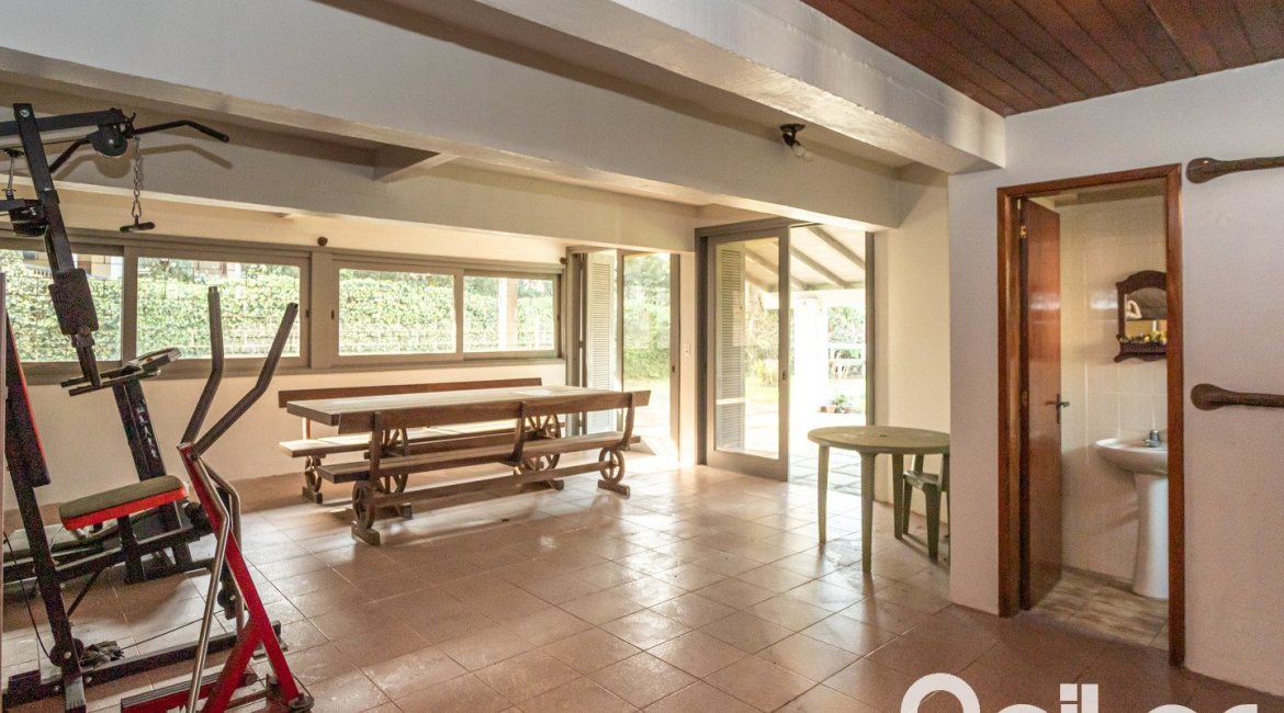 Casa em Condomínio à venda com 450m², 3 dormitórios, 1 suíte, 6 vagas, no bairro Cavalhada em PORTO ALEGRE