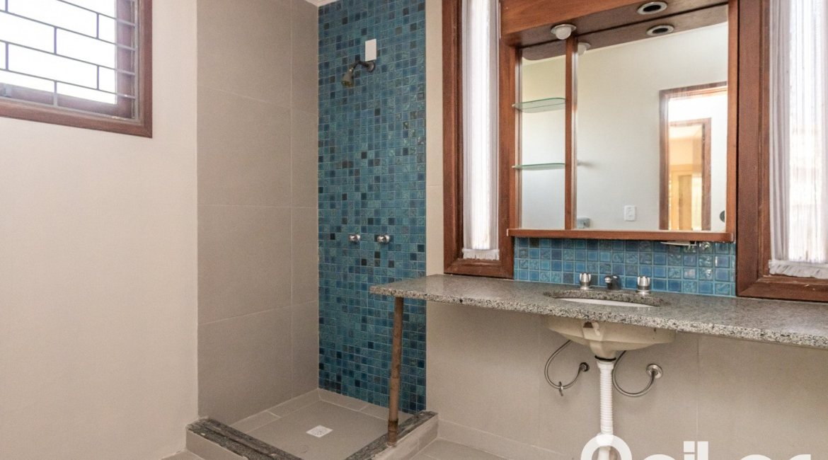 Casa em Condomínio à venda com 450m², 3 dormitórios, 1 suíte, 6 vagas, no bairro Cavalhada em PORTO ALEGRE