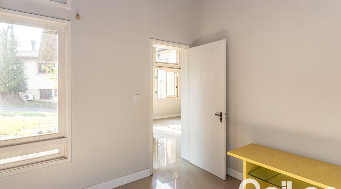 Casa em Condomínio à venda com 450m², 3 dormitórios, 1 suíte, 6 vagas, no bairro Cavalhada em PORTO ALEGRE