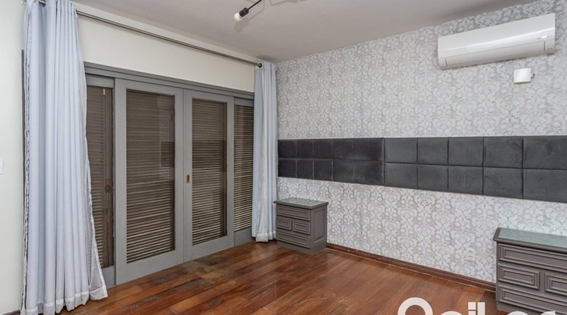 Casa em Condomínio à venda com 450m², 3 dormitórios, 1 suíte, 6 vagas, no bairro Cavalhada em PORTO ALEGRE