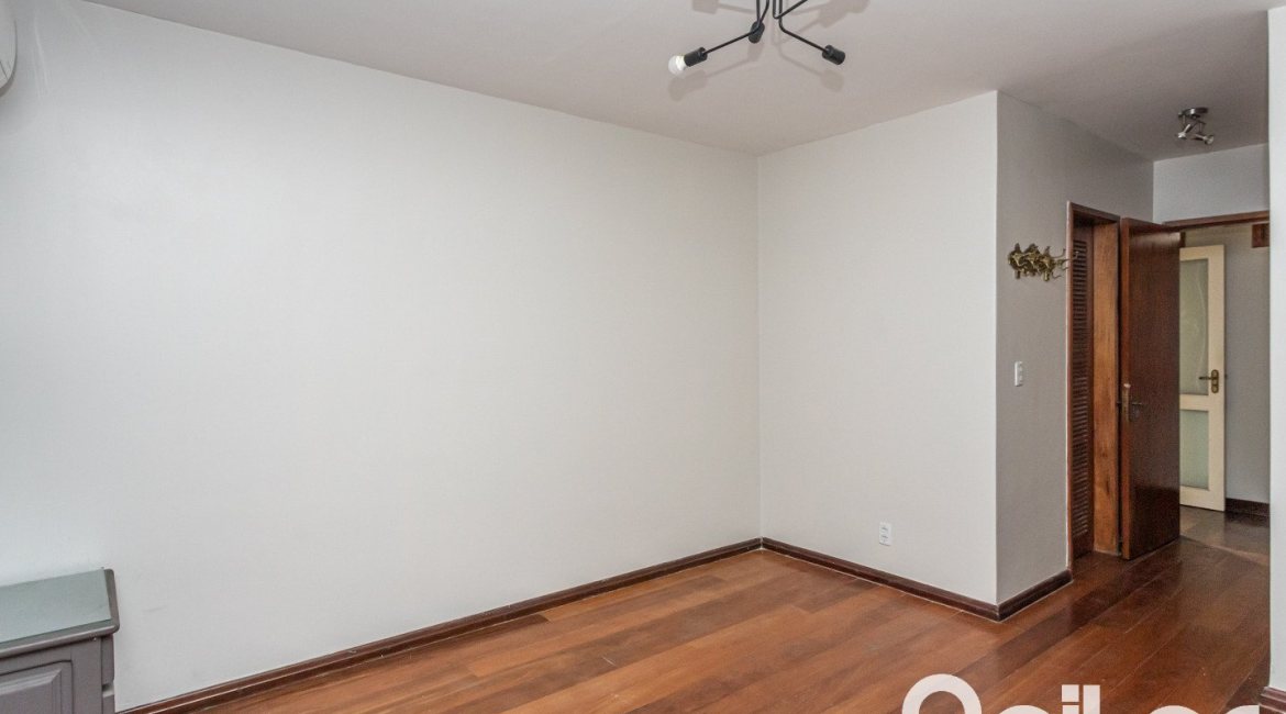 Casa em Condomínio à venda com 450m², 3 dormitórios, 1 suíte, 6 vagas, no bairro Cavalhada em PORTO ALEGRE