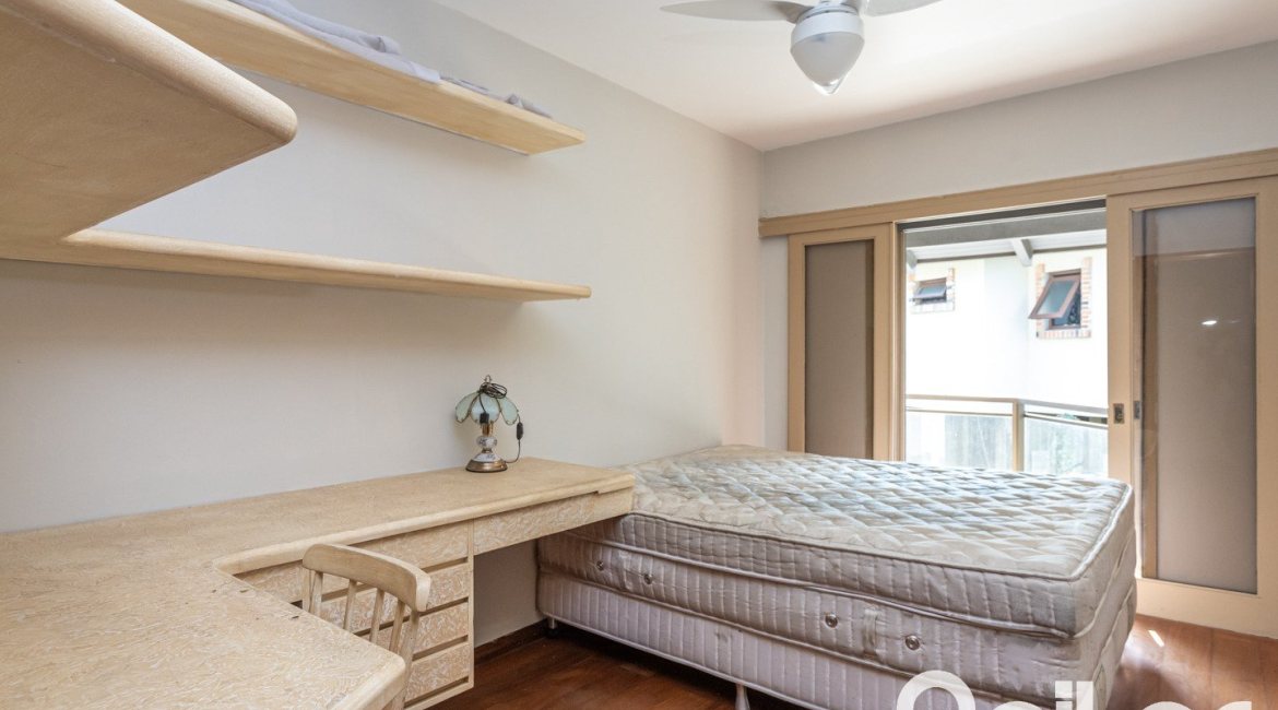 Casa em Condomínio à venda com 450m², 3 dormitórios, 1 suíte, 6 vagas, no bairro Cavalhada em PORTO ALEGRE