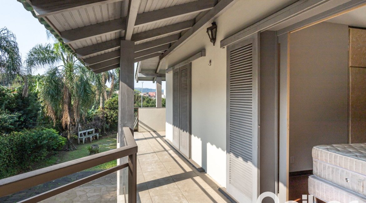 Casa em Condomínio à venda com 450m², 3 dormitórios, 1 suíte, 6 vagas, no bairro Cavalhada em PORTO ALEGRE