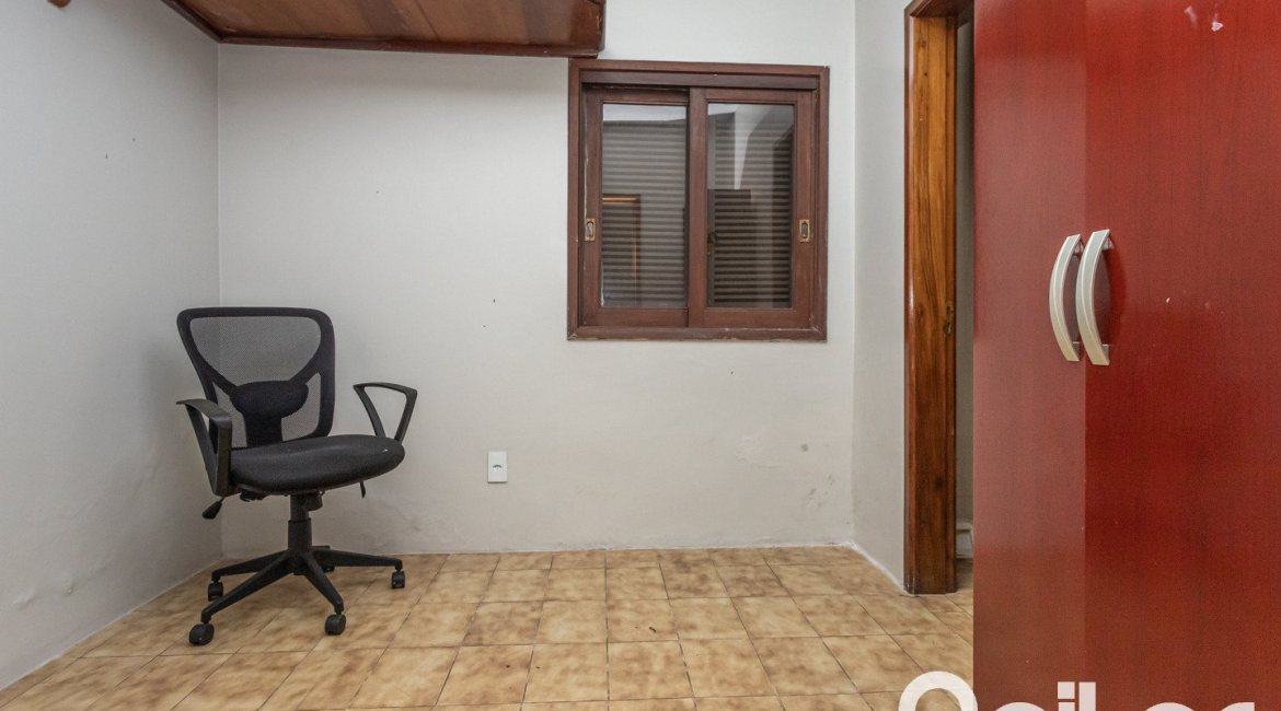 Casa em Condomínio à venda com 450m², 3 dormitórios, 1 suíte, 6 vagas, no bairro Cavalhada em PORTO ALEGRE