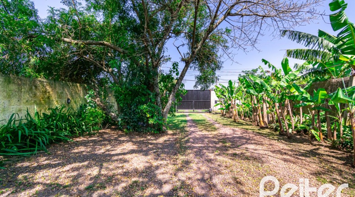 Casa à venda com 210m², 3 dormitórios, 3 suítes, 3 vagas, no bairro Ponta Grossa em Porto Alegre