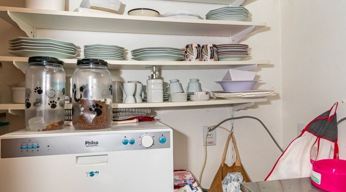 Casa à venda com 210m², 3 dormitórios, 3 suítes, 3 vagas, no bairro Ponta Grossa em Porto Alegre