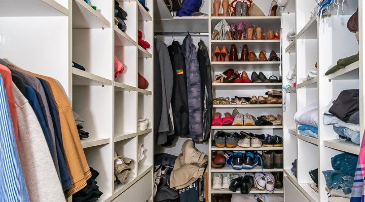 Casa à venda com 210m², 3 dormitórios, 3 suítes, 3 vagas, no bairro Ponta Grossa em Porto Alegre